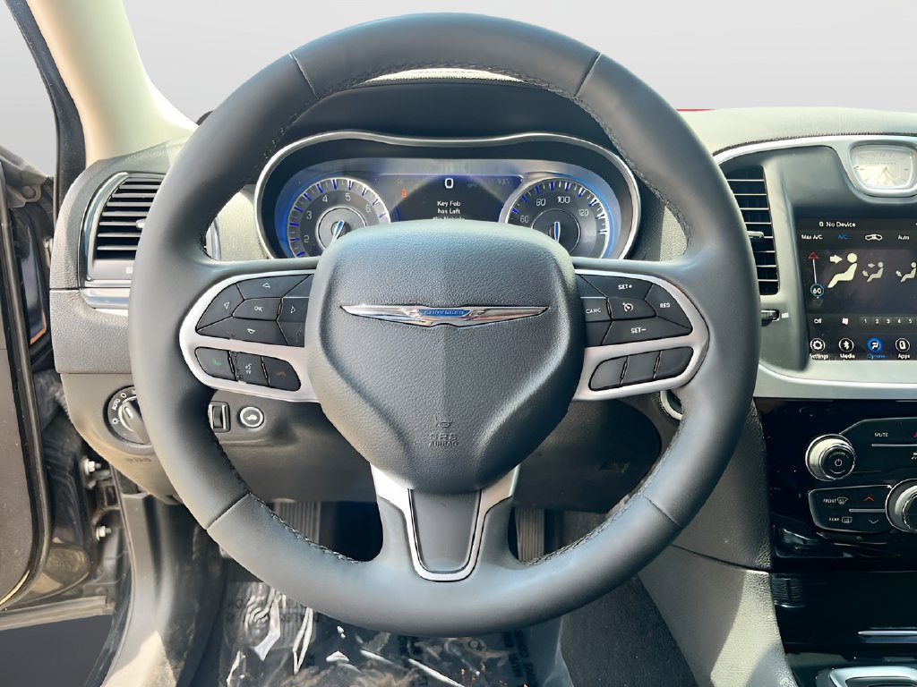 Used 2023 Chrysler 300 Touring RWD image 11