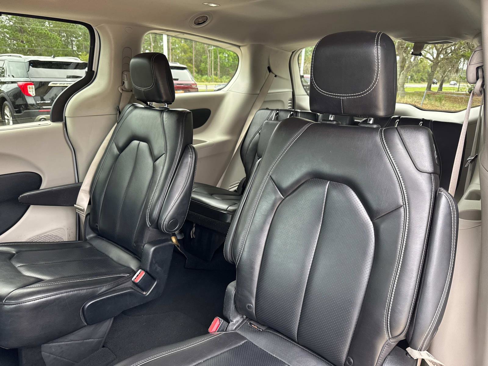 Certified 2023 Chrysler Pacifica Touring-L image 12