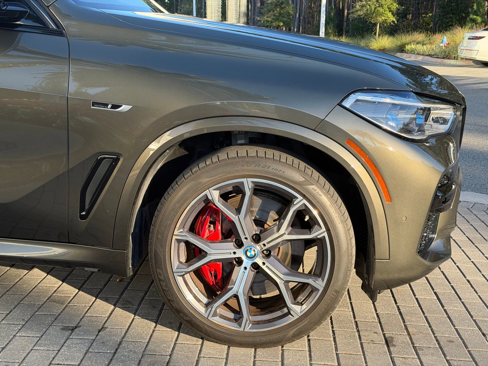 Used 2022 BMW X5 xDrive45e w/ M Sport Package image 6