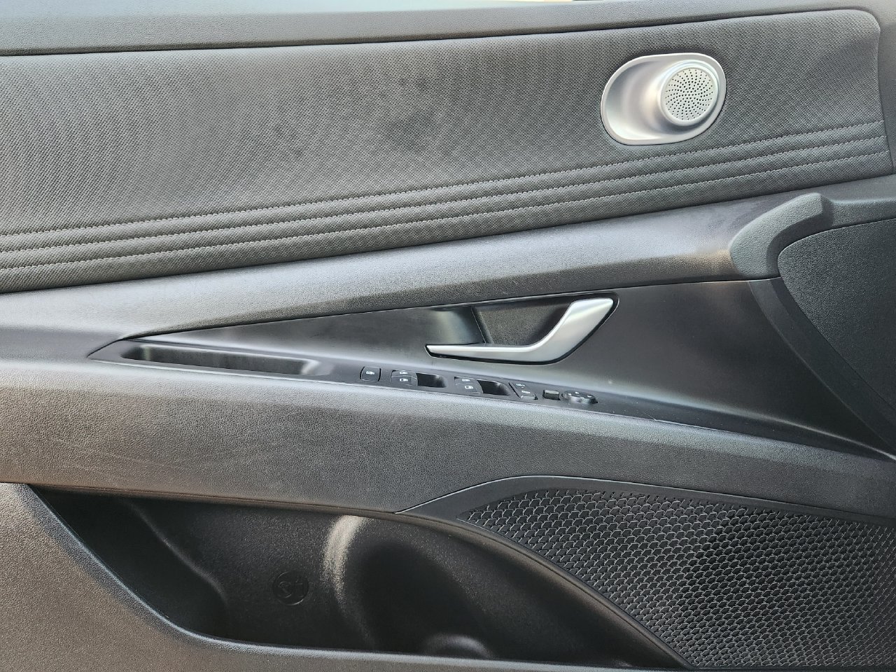 Used 2025 Hyundai Elantra SEL FWD image 22
