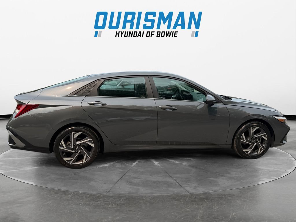 Used 2024 Hyundai Elantra Limited FWD image 7