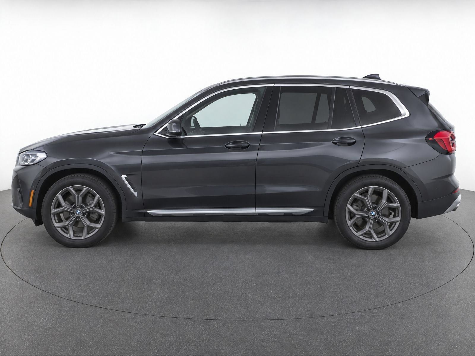 Used 2023 BMW X3 sDrive30i w/ Convenience Package RWD image 3