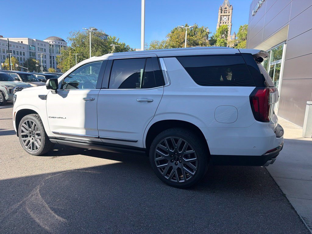 Used 2025 GMC Yukon Denali Ultimate AWD/4WD image 4