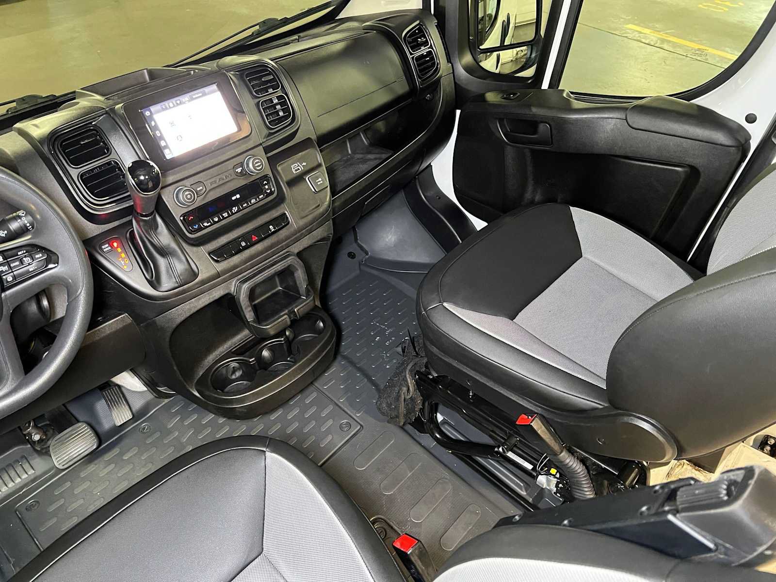 Used 2024 RAM ProMaster 2500 w/ Convenience Group FWD image 35