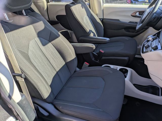 Certified 2023 Chrysler Voyager LX image 27