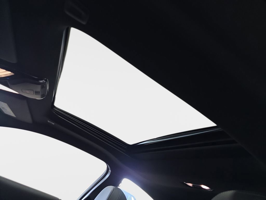Used 2025 BMW 230i Coupe w/ Convenience Package RWD image 29