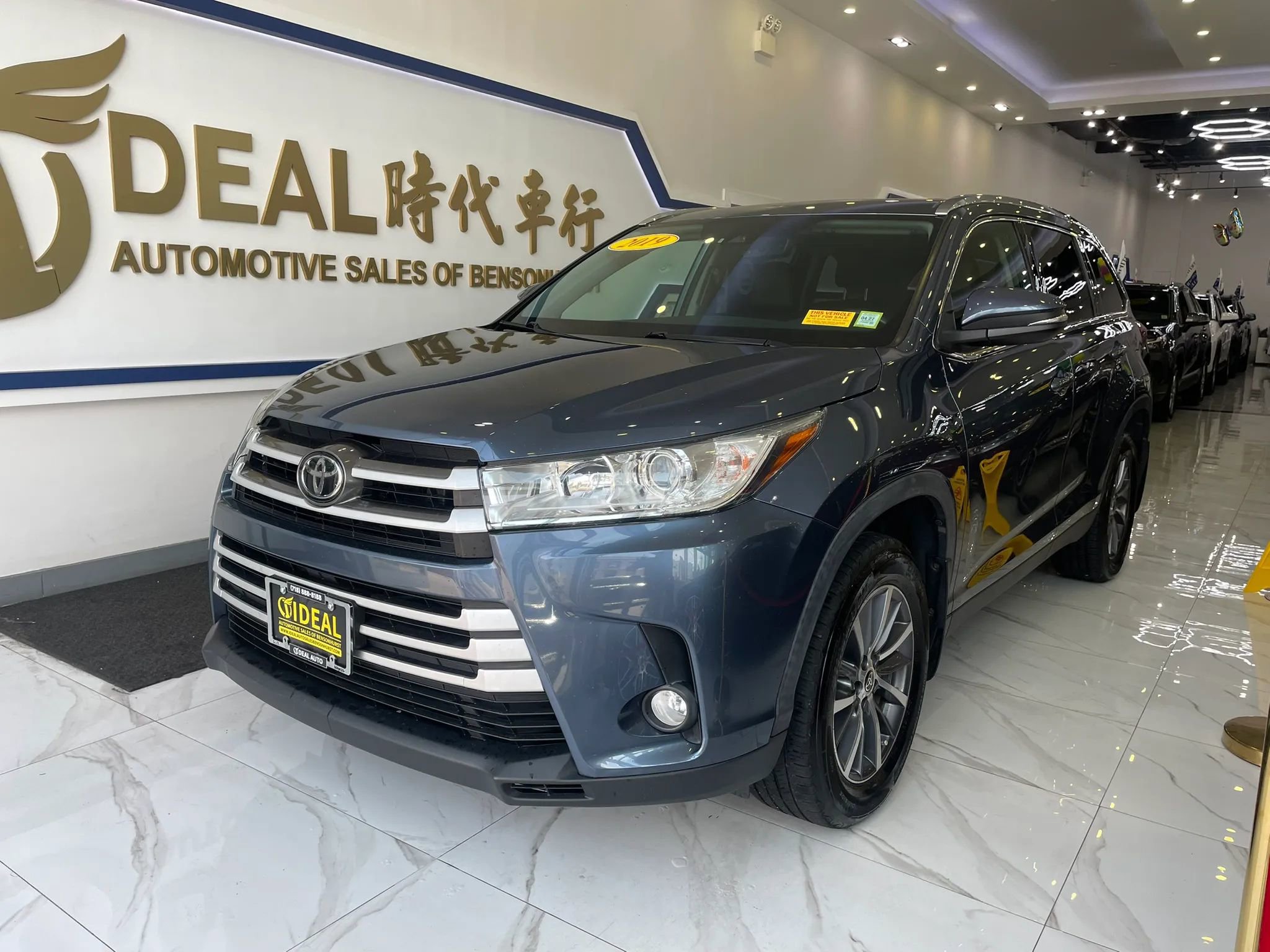 Used 2019 Toyota Highlander XLE AWD/4WD image 3