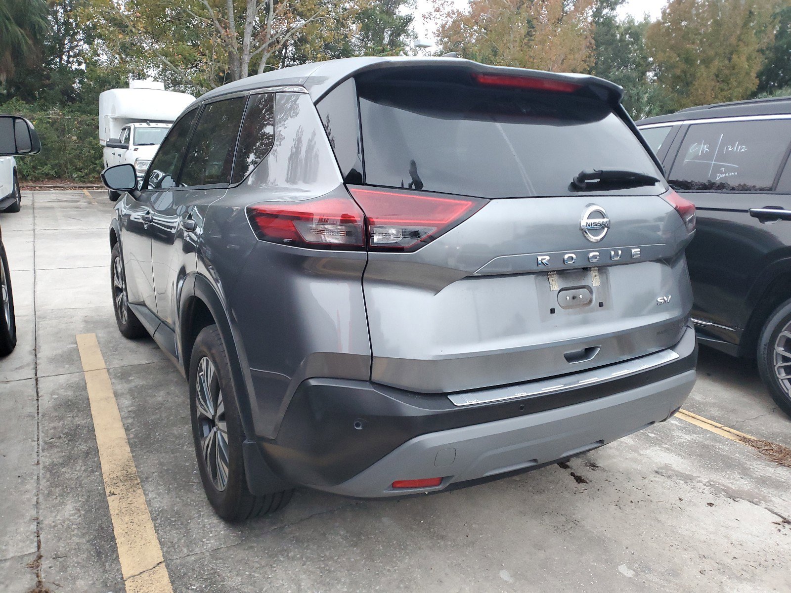 Used 2021 Nissan Rogue SV image 3