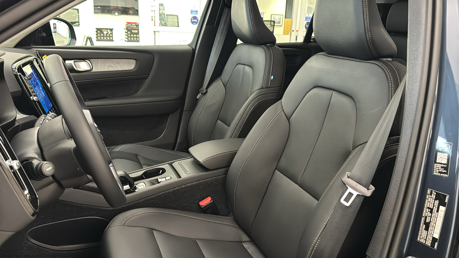 New 2026 Volvo XC40 B5 Core w/ Climate Package AWD/4WD image 23