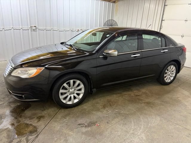 Used 2013 Chrysler 200 Limited FWD image 4
