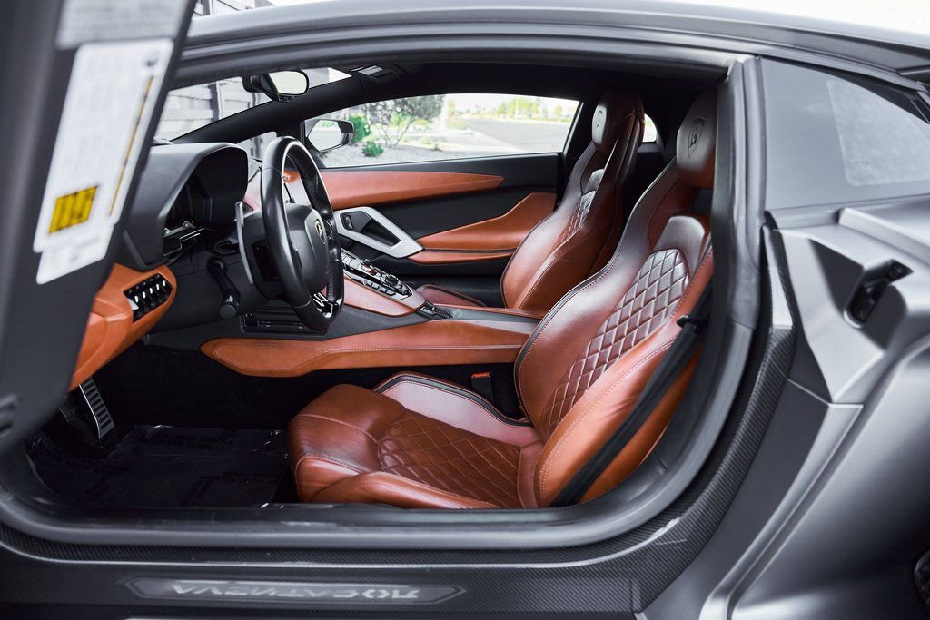 Used 2018 Lamborghini Aventador S image 41