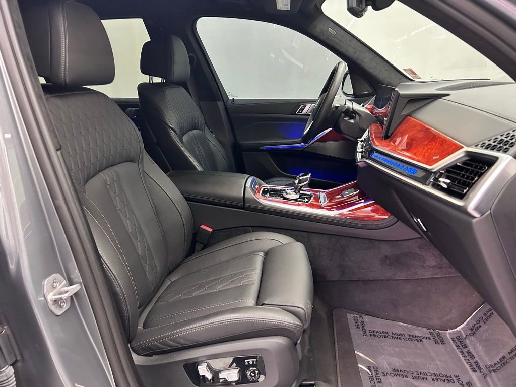 Used 2024 BMW ALPINA XB7 image 28