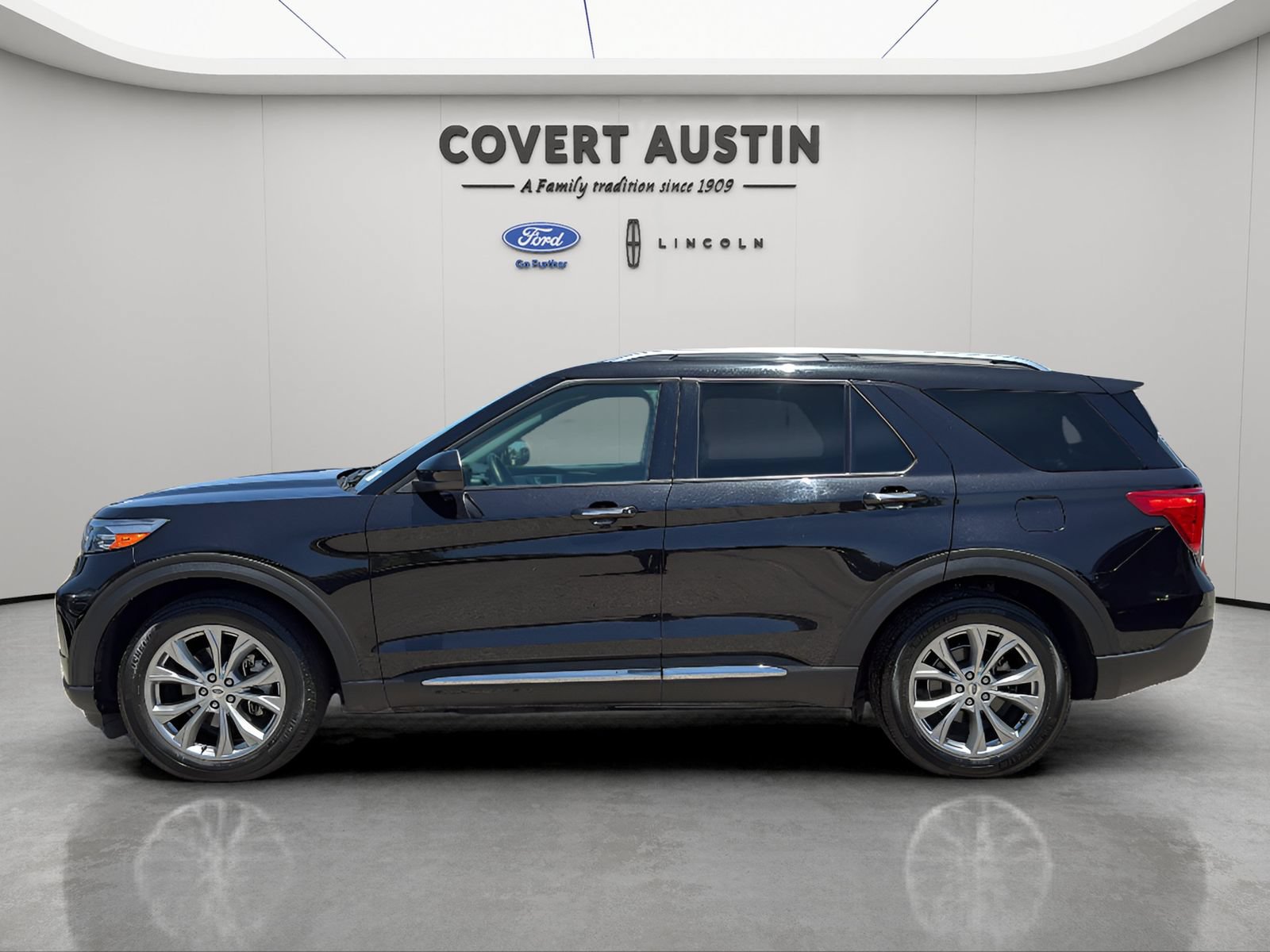 Used 2024 Ford Explorer Limited RWD image 2