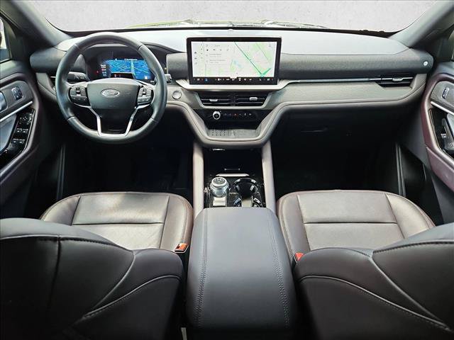 Used 2025 Ford Explorer Platinum RWD image 18