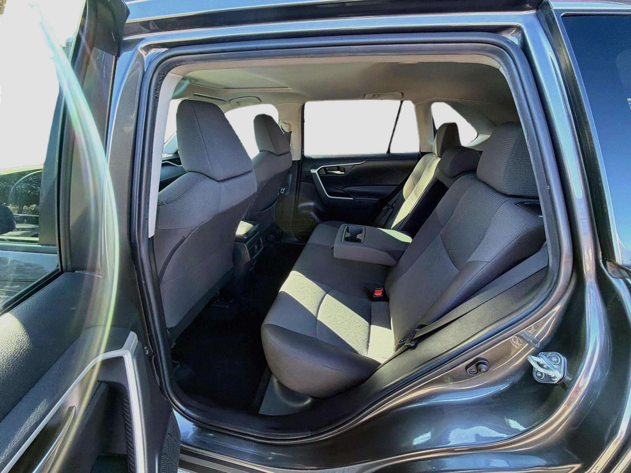 Used 2022 Toyota RAV4 XLE w/ Convenience Package FWD image 18