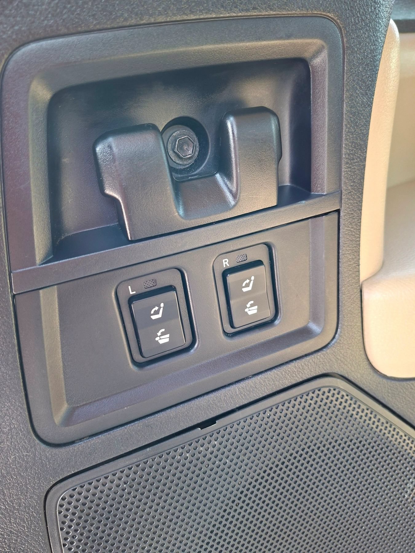 Used 2013 Toyota Sequoia Limited AWD/4WD image 18