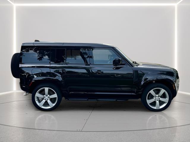 New 2025 Land Rover Defender 110 X-Dynamic SE AWD/4WD image 6