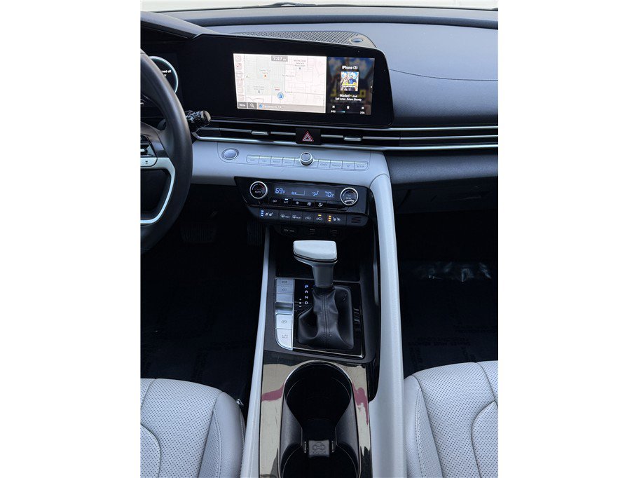 Used 2022 Hyundai Elantra Limited w/ Preferred Accessory Package image 16
