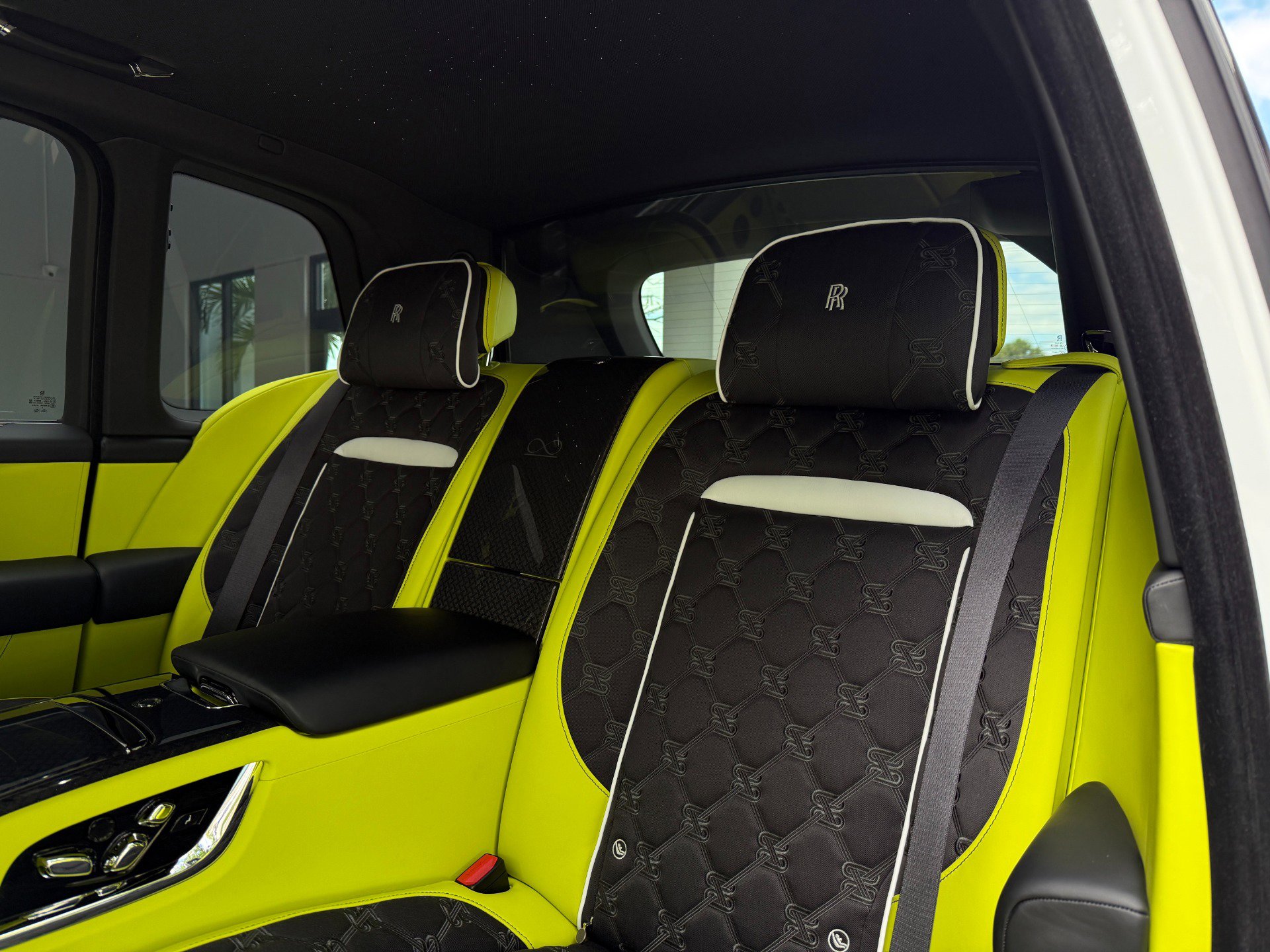 Used 2025 Rolls-Royce Cullinan Black Badge image 31