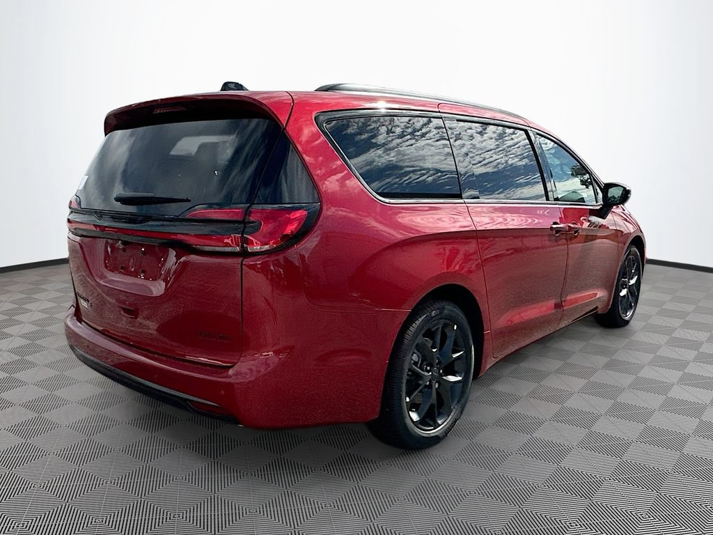 New 2027 Chrysler Pacifica Limited FWD image 9