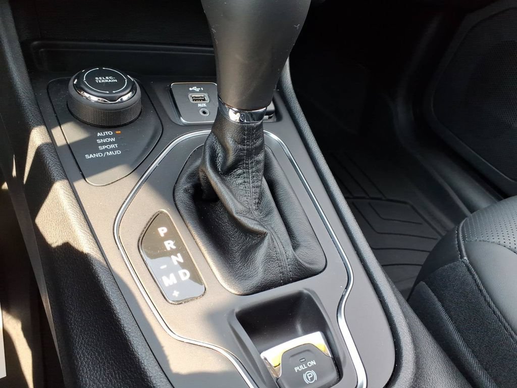 Used 2021 Jeep Cherokee Latitude Lux w/ Comfort/Convenience Group AWD/4WD image 21