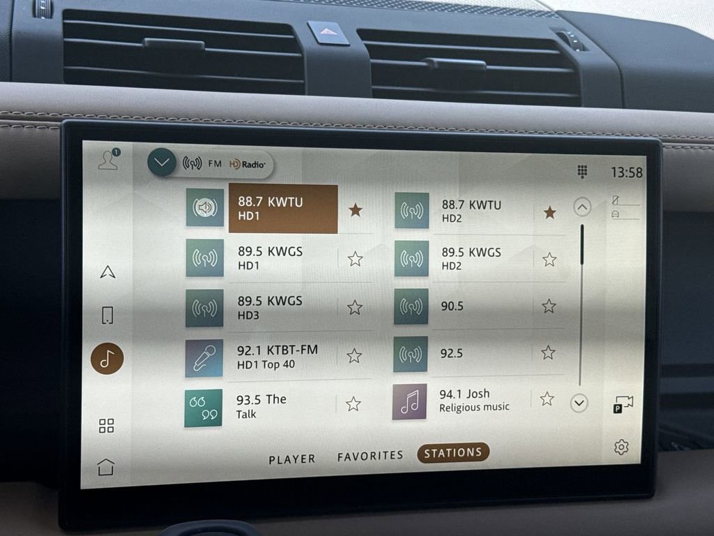 Used 2025 Land Rover Defender 110 X-Dynamic SE image 23