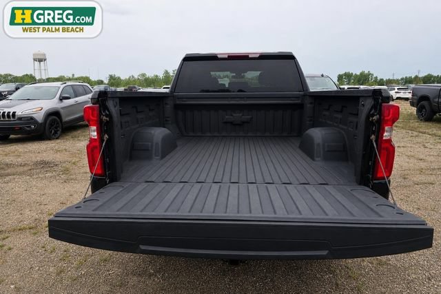 Used 2021 Chevrolet Silverado 1500 Custom w/ LPO, Blackout Package AWD/4WD image 14