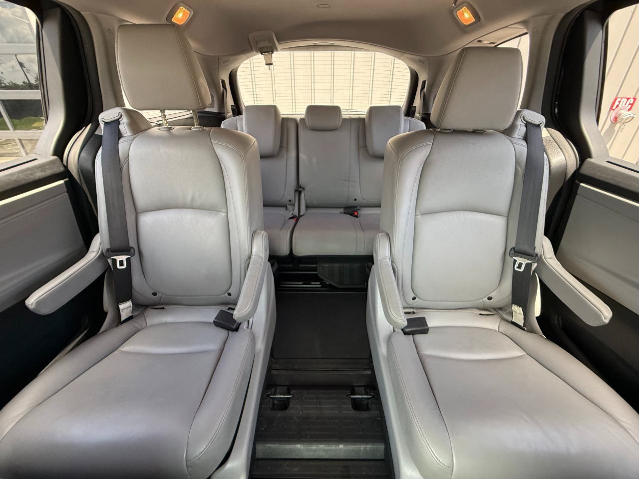 Used 2018 Honda Odyssey Elite image 12