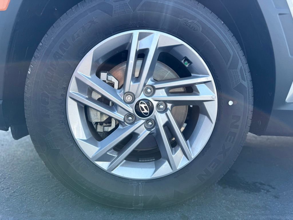 Used 2025 Hyundai Tucson SE image 36
