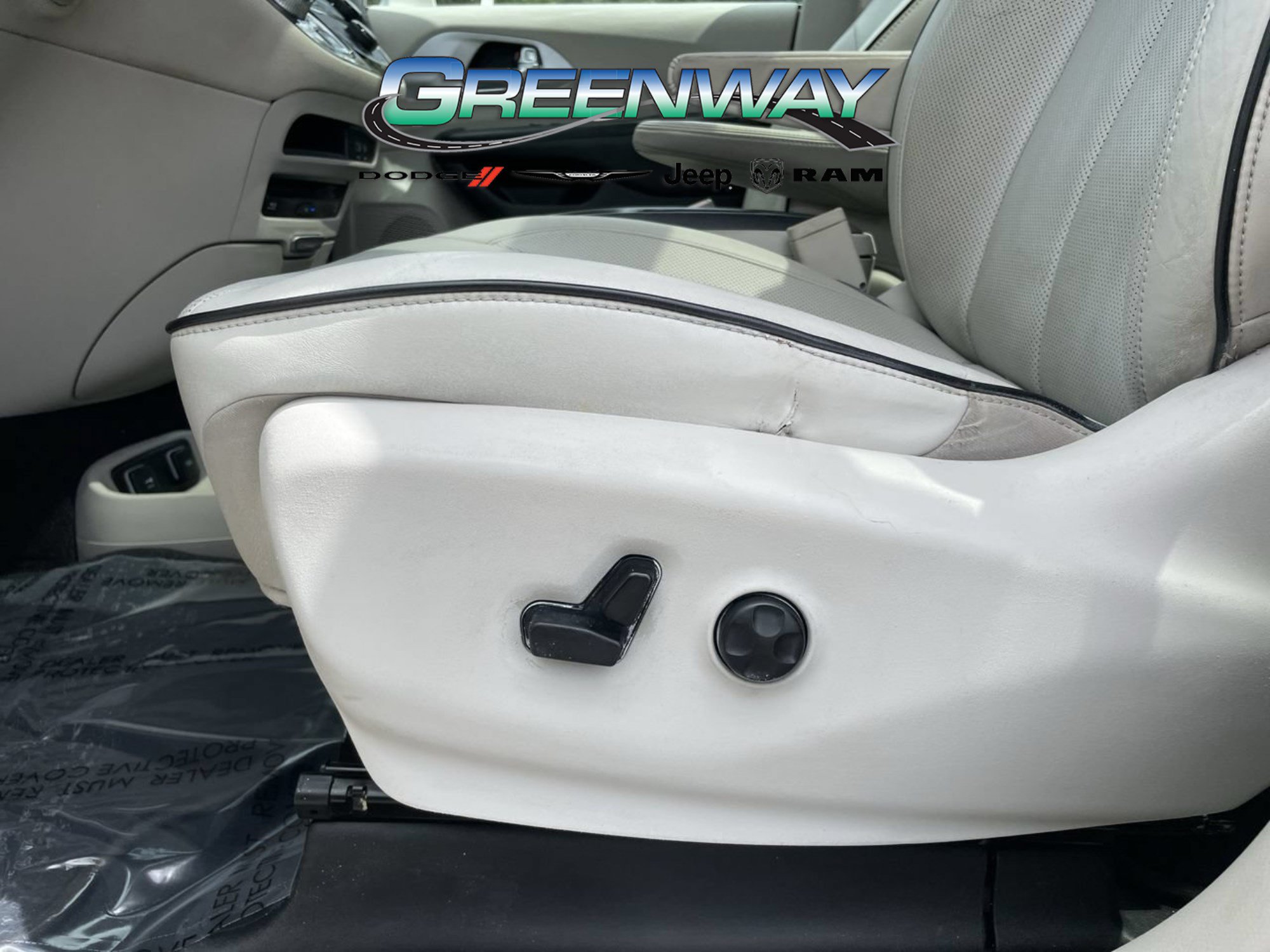Used 2017 Chrysler Pacifica Platinum FWD image 22
