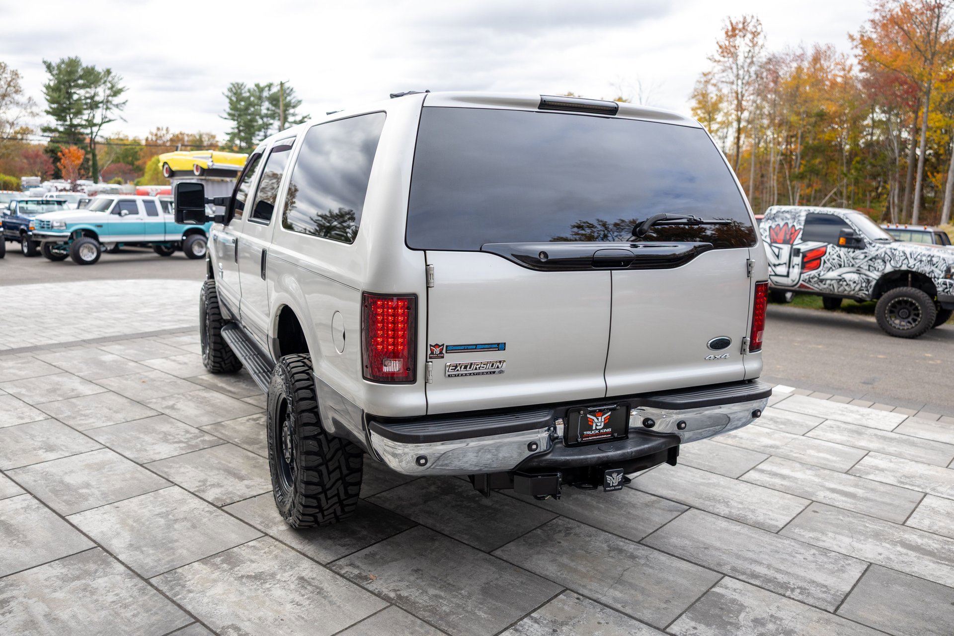 Used 2005 Ford Excursion XLS image 10