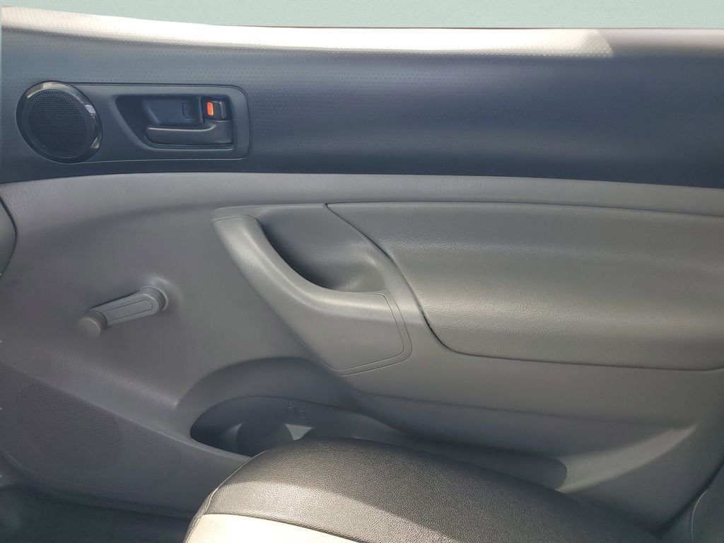 Used 2014 Toyota Tacoma 4x4 Regular Cab image 15