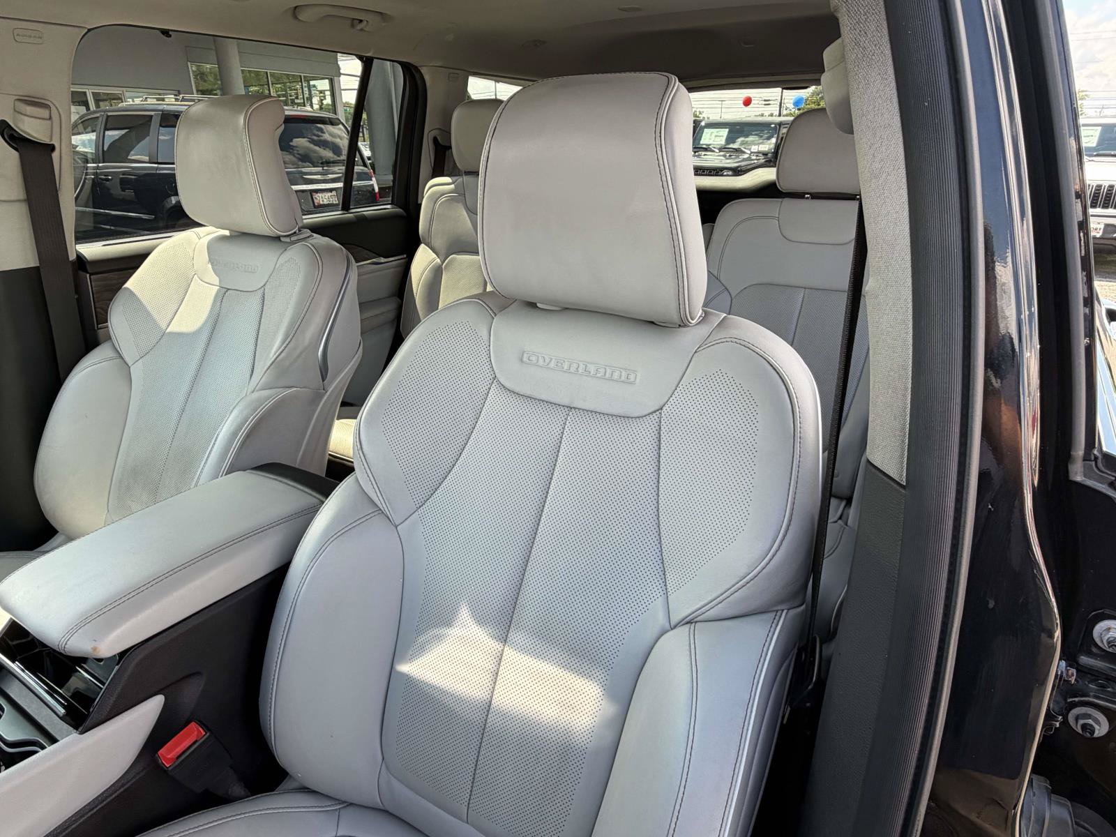 Used 2021 Jeep Grand Cherokee L Overland w/ Luxury Tech Group IV AWD/4WD image 27