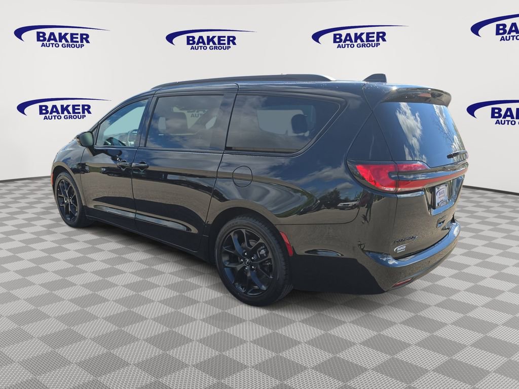 Used 2025 Chrysler Pacifica Limited FWD image 7