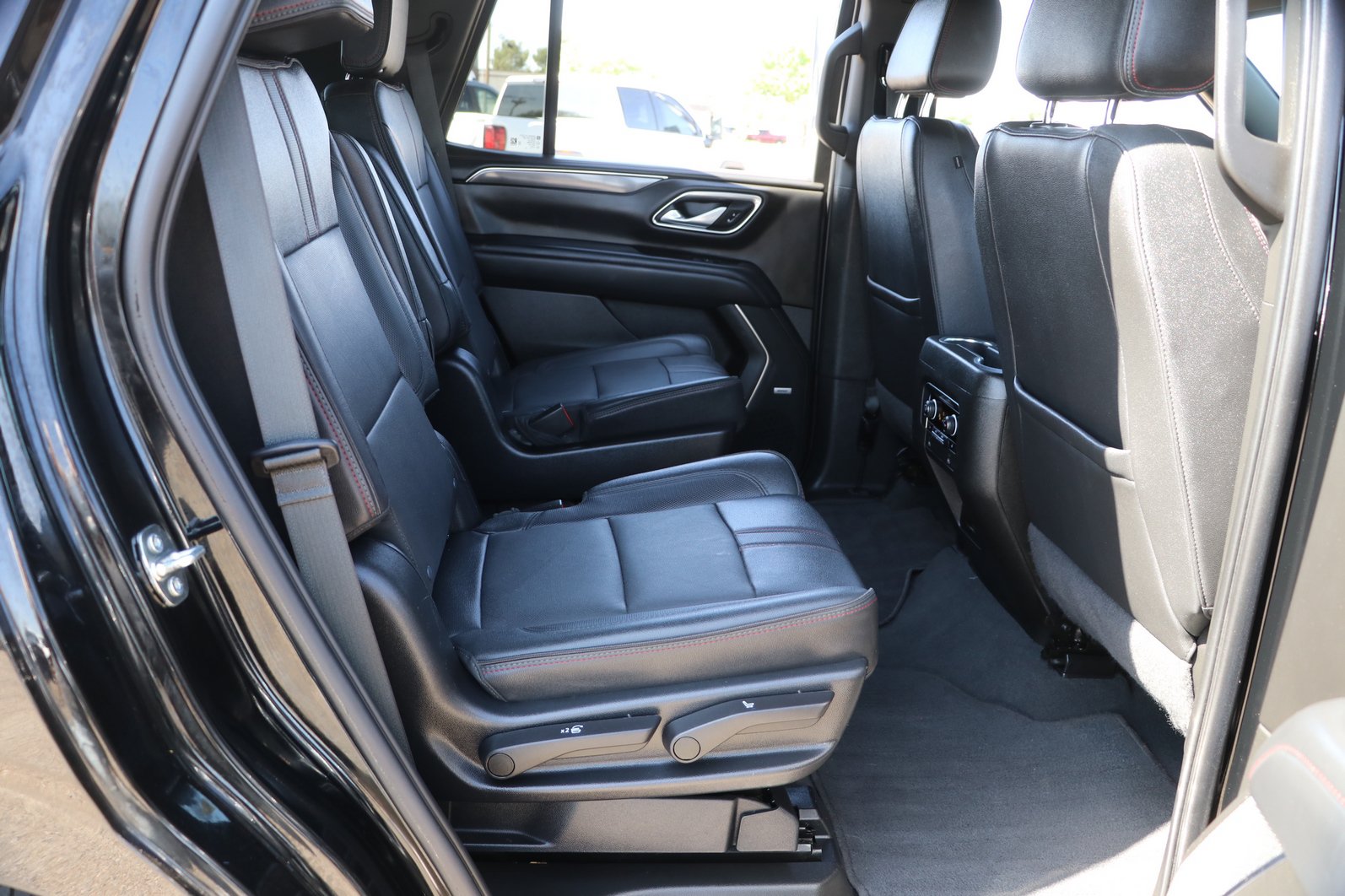Used 2022 Chevrolet Tahoe RST w/ Sport Performance Package AWD/4WD image 30