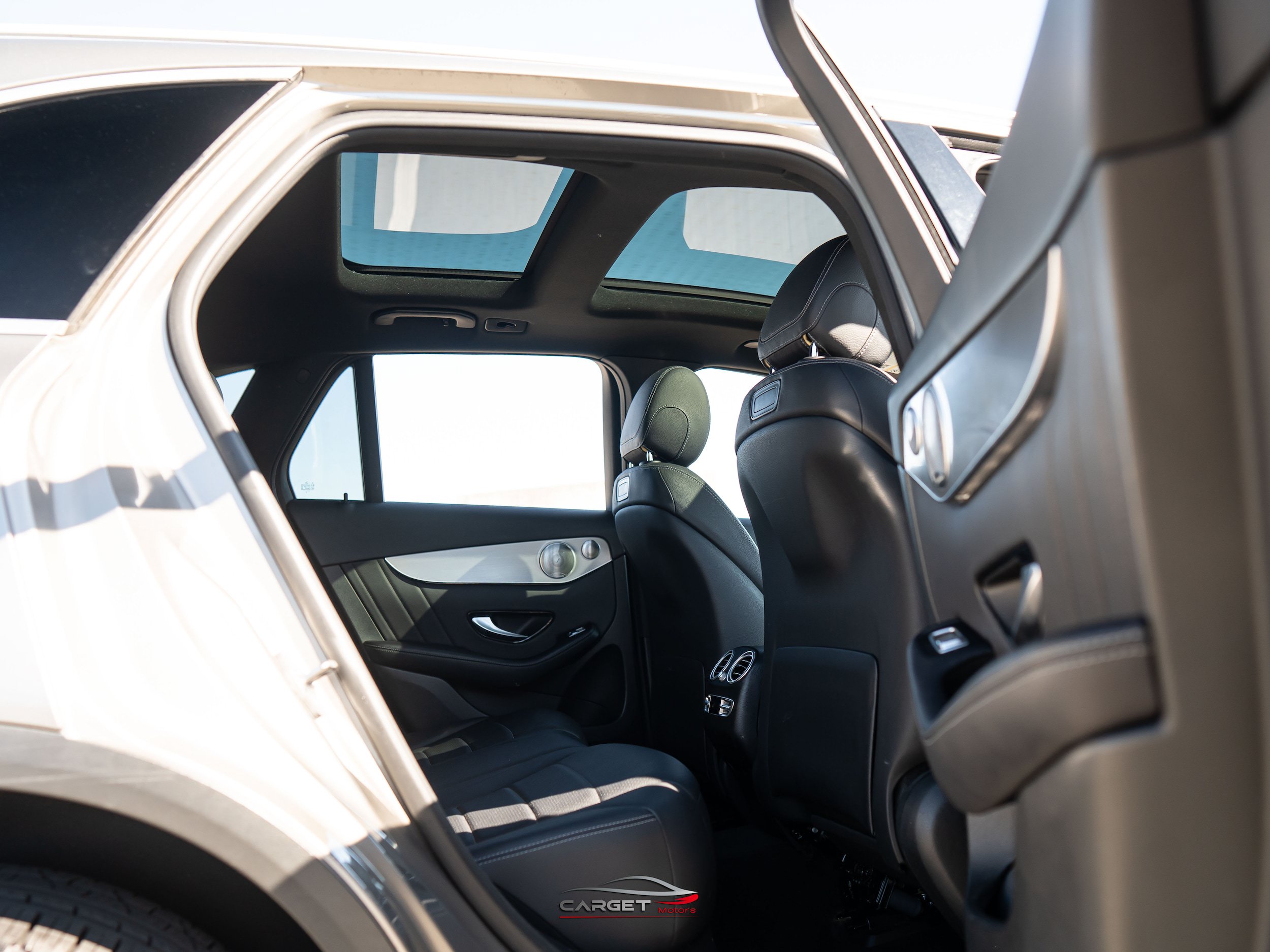 Used 2019 Mercedes-Benz GLC 300 4MATIC w/ Multimedia Package image 18