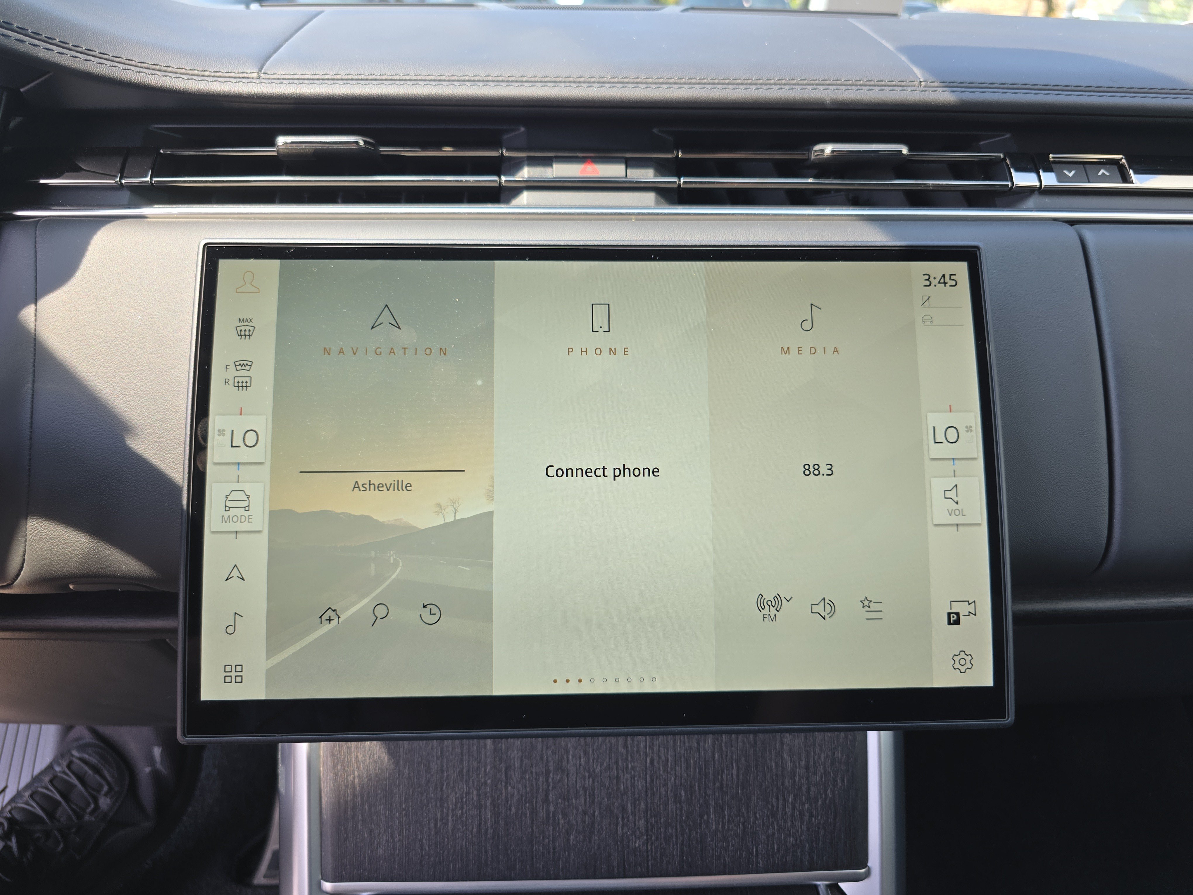 Certified 2025 Land Rover Range Rover SE AWD/4WD image 26