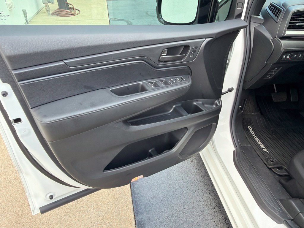 Used 2025 Honda Odyssey Sport-L image 46