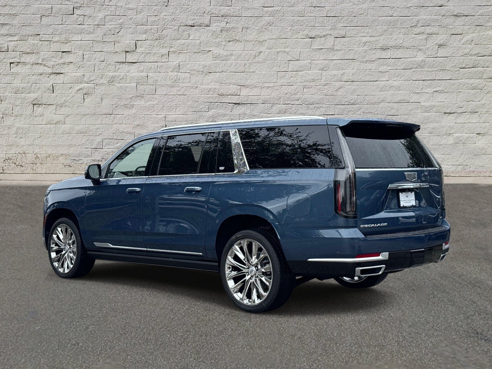 New 2026 Cadillac Escalade ESV Luxury w/ LPO, Radiant Package AWD/4WD image 3