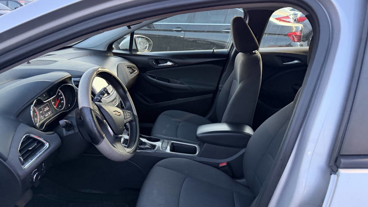 Used 2019 Chevrolet Cruze LS w/ LS Convenience Package FWD image 11