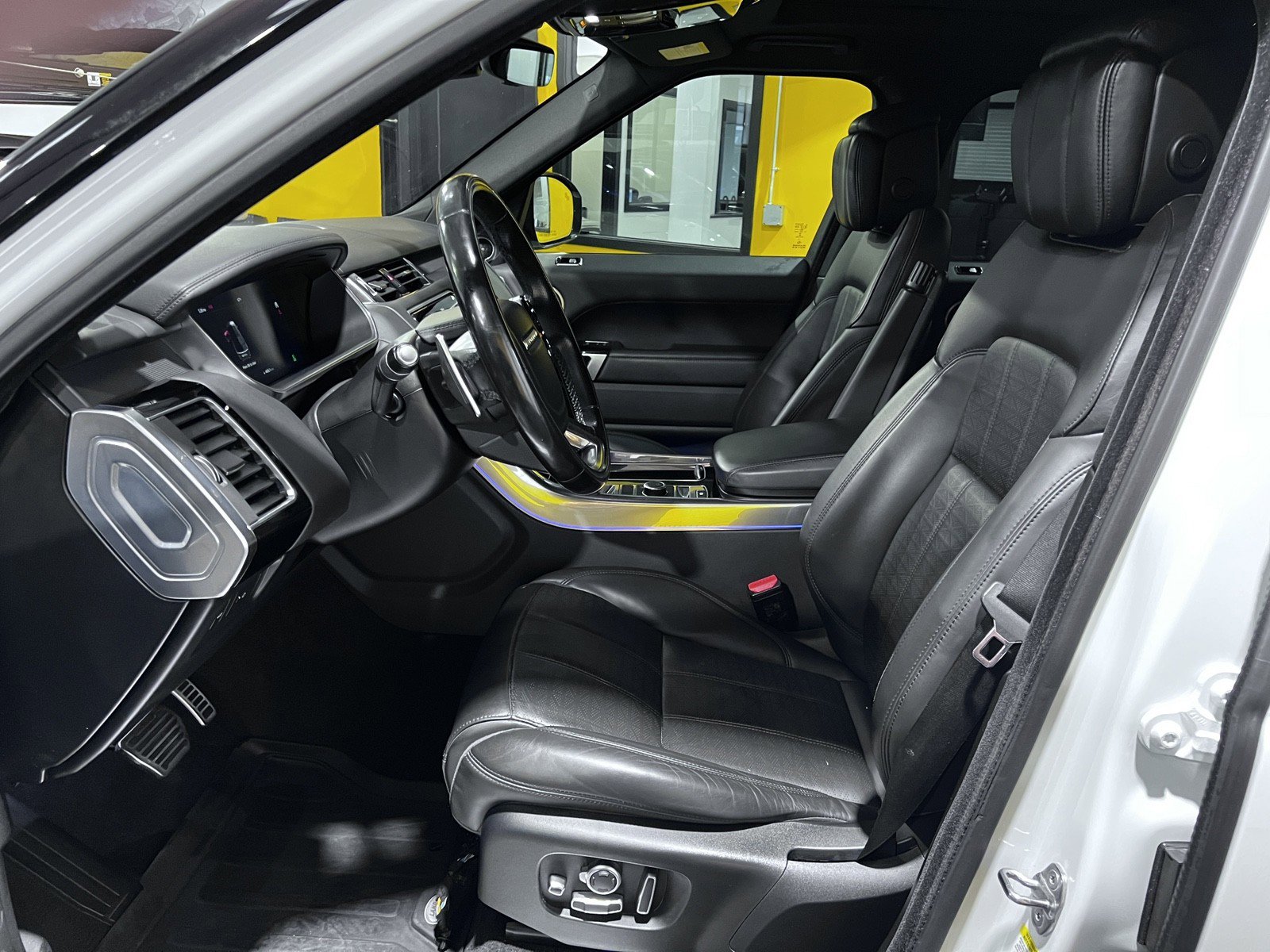 Used 2018 Land Rover Range Rover Sport HSE Dynamic image 15