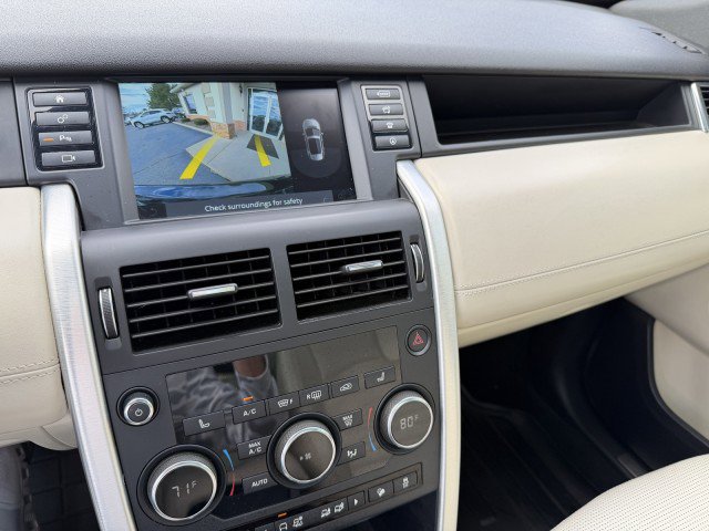 Used 2018 Land Rover Discovery Sport HSE Luxury image 15