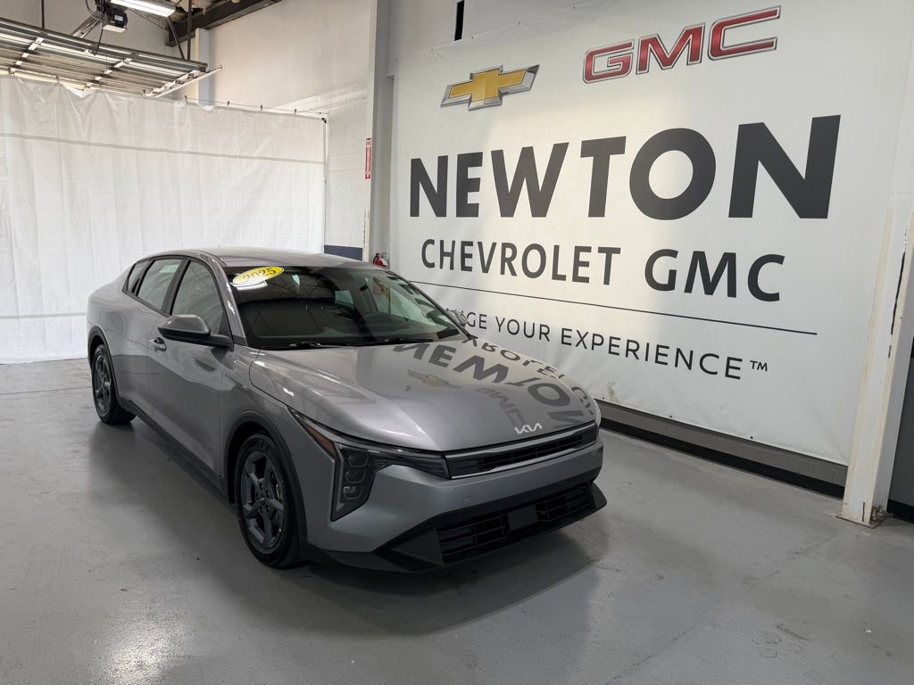 Used 2025 Kia K4 FWD image 2
