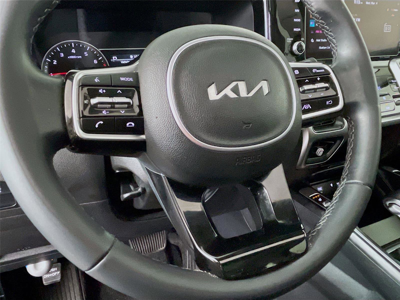 Used 2023 Kia Sorento S w/ Panoramic Sunroof Package image 16