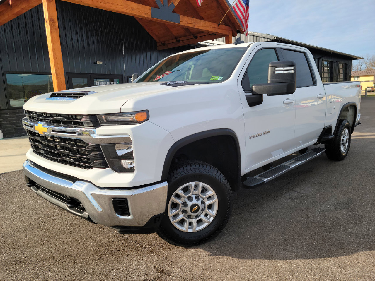 Used 2024 Chevrolet Silverado 2500 LT image 1