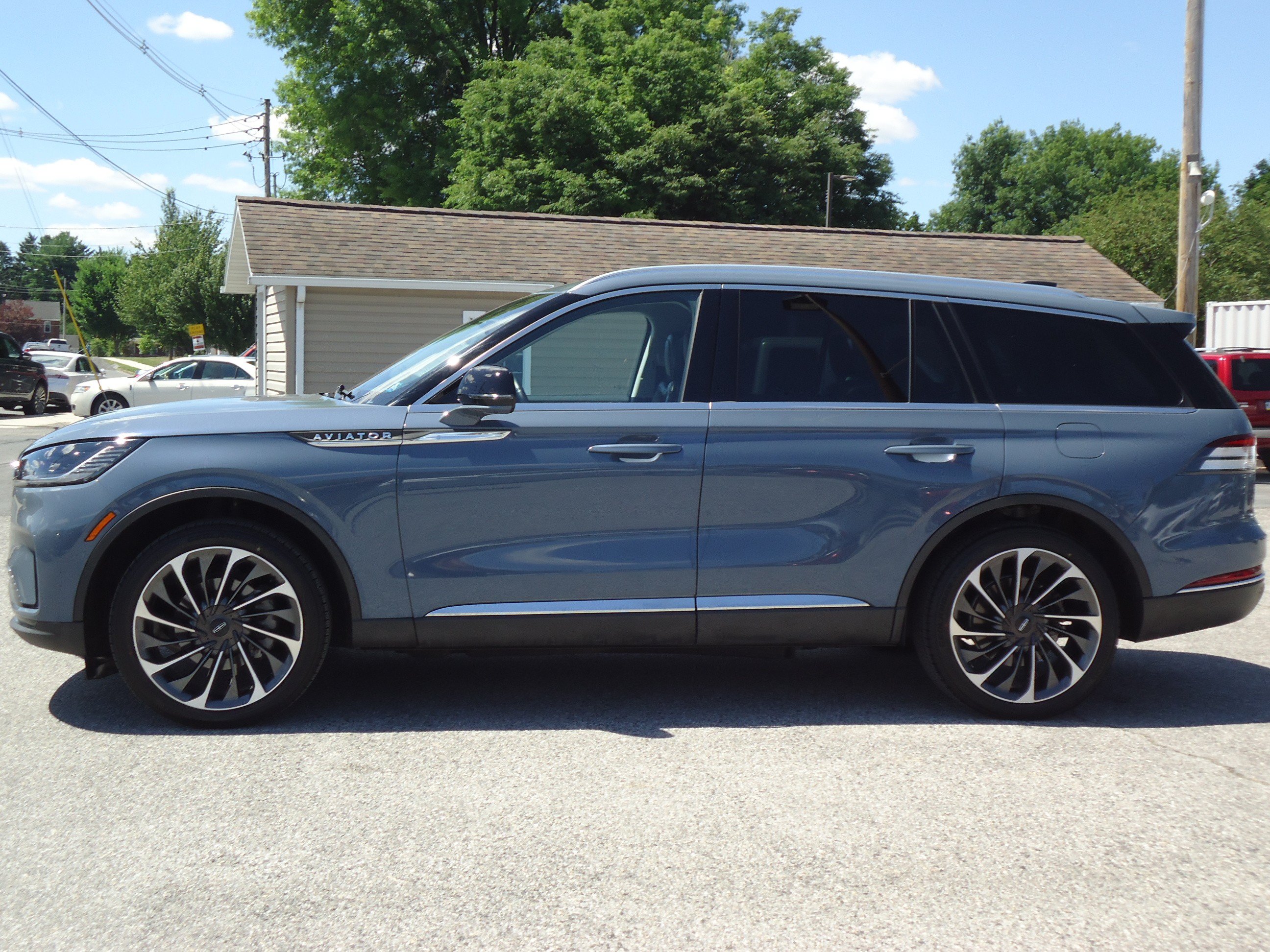 Used 2025 Lincoln Aviator Reserve w/ Equipment Group 201A AWD/4WD image 6