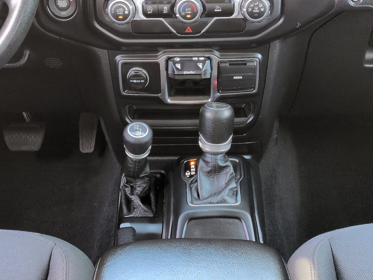 Used 2021 Jeep Gladiator Sport AWD/4WD image 19