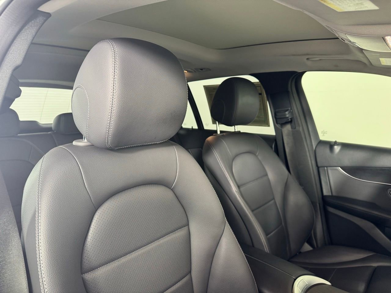 Used 2021 Mercedes-Benz GLC 300 4MATIC image 36