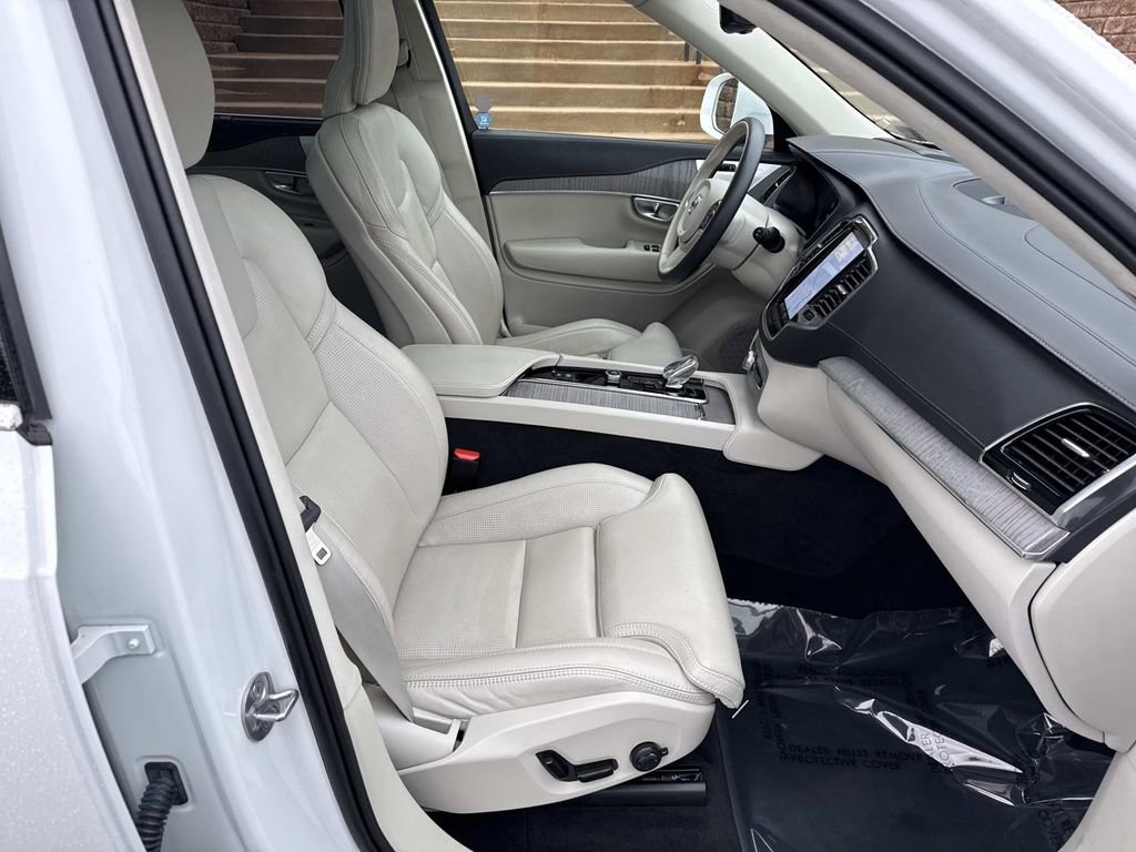 Used 2024 Volvo XC90 T8 Ultimate w/ Lounge Package image 9