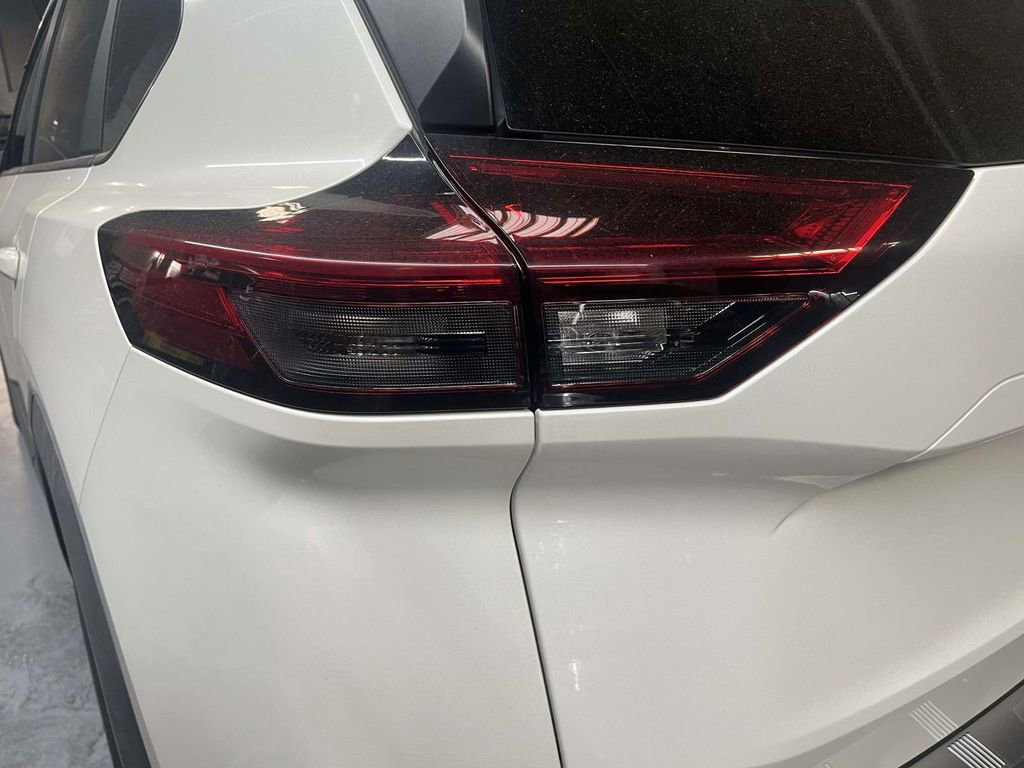 Used 2023 Nissan Rogue SV image 11